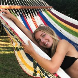 Dekorativ multifarvet net-hængekøjer med tværpinde