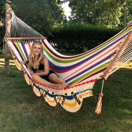 Dekorativ multifarvet net-hængekøjer med tværpinde